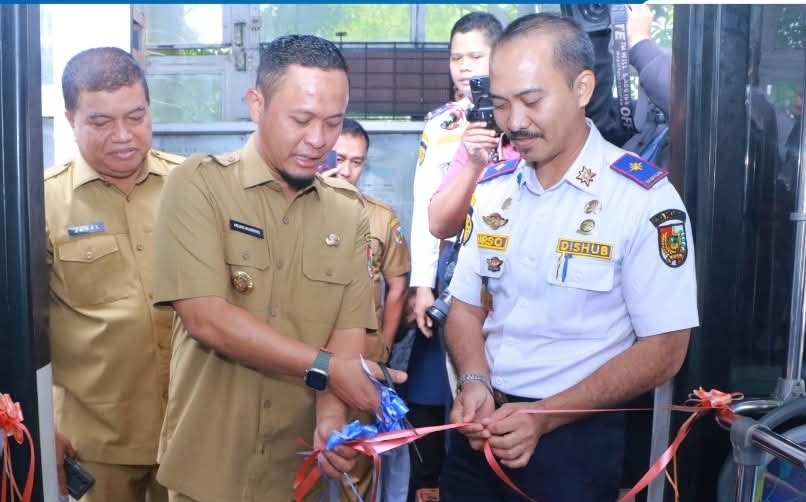 Walikota Pekanbaru Luncurkan Bus TMP Gratis untuk Pelajar