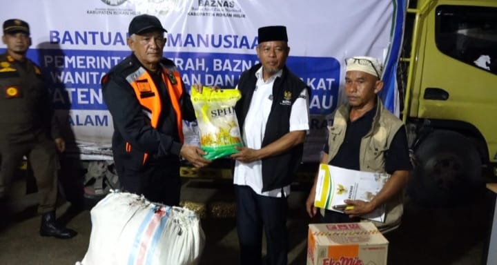 Baznas Rohil Serahkan Bantuan Bencana Alam Untuk Masyarkat Solok