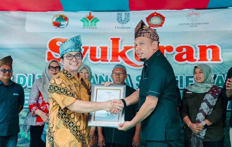Petani Mitra PTPN IV Raih Sertifikasi RSPO Pertama di Riau, Sawit Rakyat Tembus Standar Dunia