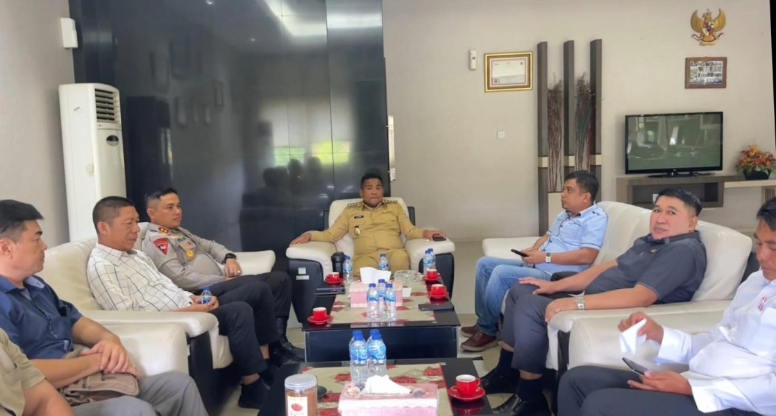 Hindari Gejolak Ekonomi dan Sosial, Bupati Pelalawan Himbau Perusahaan Tetap Terima Panen Sawit Masyarakat