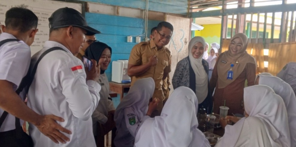 Senator Riau Apresiasi Program Makan Bergizi Gratis di Rohil, Berjalan Baik dan Tepat Sasaran