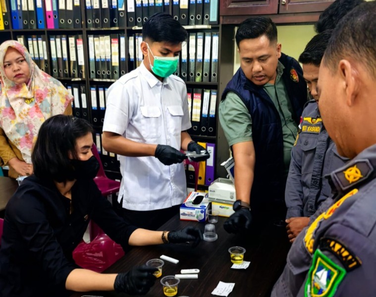 Polres Bengkalis Sidak Urine di Perkantoran, Dua Petugas Positif Amfetamin