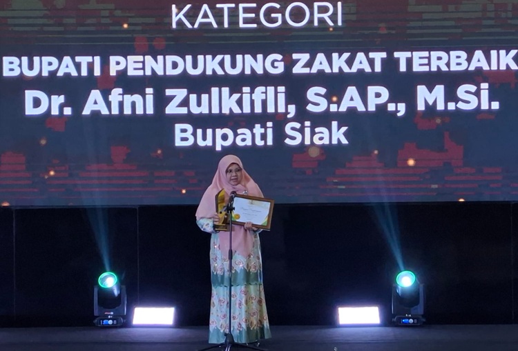 Satu-Satunya Kepala Daerah di Riau, Bupati Afni Raih Penghargaan BAZNAS Award