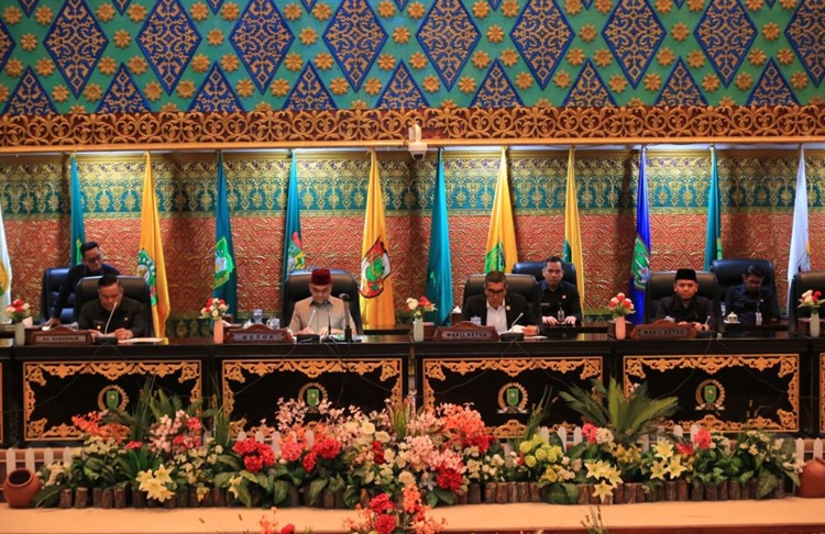 Sepakati Rekomendasi LKPJ 2025, DPRD Riau Soroti Kinerja Pemprov