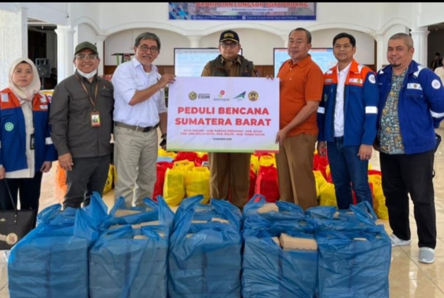 SKK Migas Sumbagut dan PT BSP Salurkan Ratusan Paket Bantuan untuk Korban Banjir Longsor di Sumbar