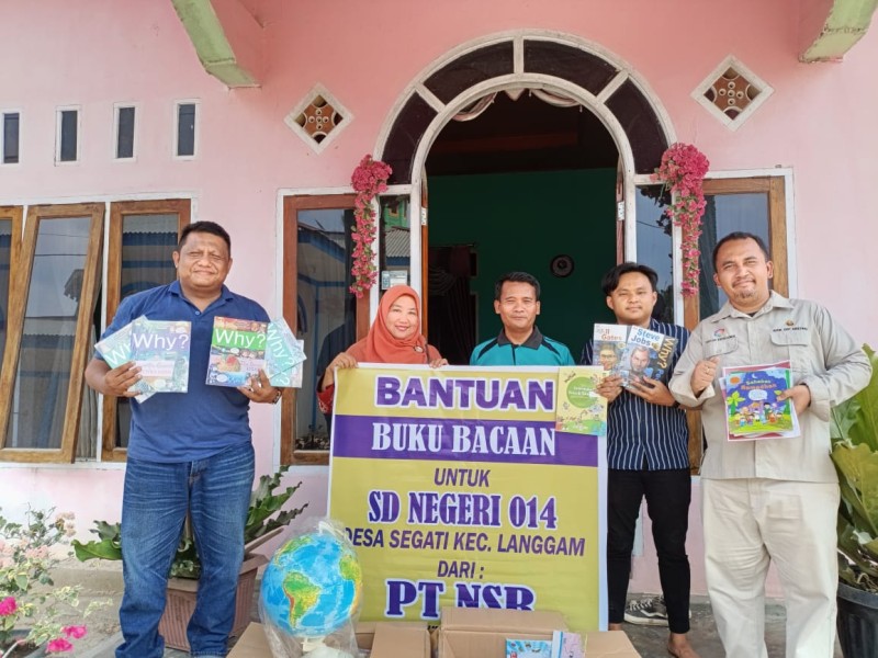 PT NSR Salurkan Bantuan CSR Buku Bacaan Untuk SDN 014 Segati