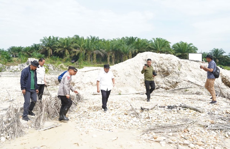 Temukan Kerusakan Lingkungan Akibat Tambang Emas Ilegal, Gubernur Riau Sebut Pemerintah Siapkan Wilayah Untuk Pertambangan Rakyat