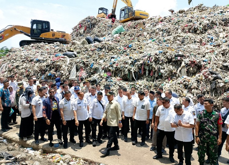Wali Kota Pekanbaru Warning Bahaya Sampah Menggunung di TPA Muara Fajar