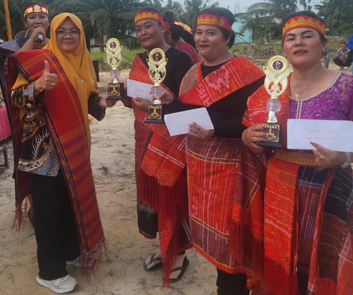 Pesta Pawai Budaya Batak di Dayun, Afni-Syamsurizal Pasangan Yang Memberikan Kebahagiaan Masyarakat