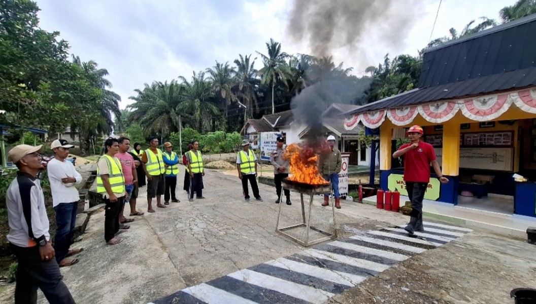 PT SLS Latih Pemuda Siskamling Antisipasi Kebakaran