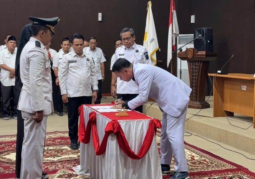 Wabup Pelalawan Lantik 62 Pejabat, Tekankan Integritas dan Inovasi di Tengah Tekanan Anggaran