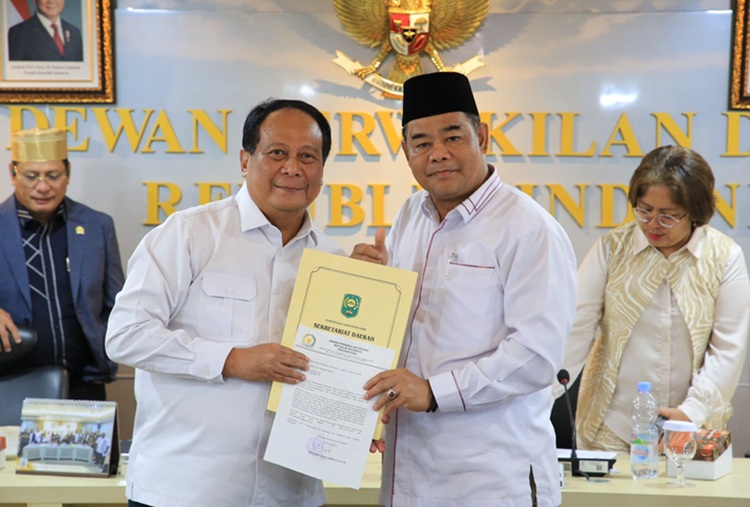 Senator Riau Abdul Hamid Sampaikan Aspirasi Pemkab Siak kepada Wamenhub Terkait Pengelolaan Pelabuhan Tanjung Buton