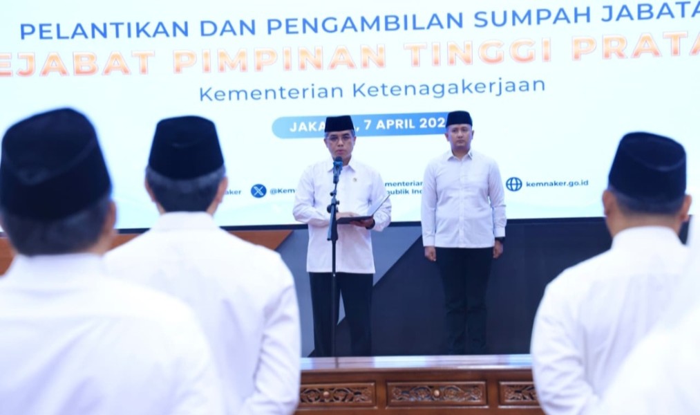 Menaker Lantik 12 Pejabat, Targetkan Layanan Ketenagakerjaan Lebih Cepat dan Berdampak