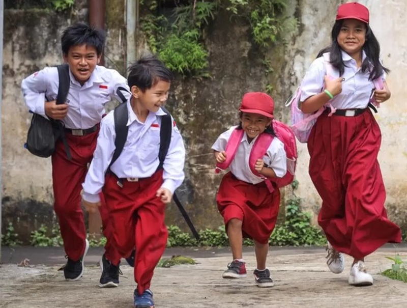 Seragam Sekolah Gratis Program Bupati Rohil Hanya 1 Stel, Siap Direalisasikan Tahun Ini