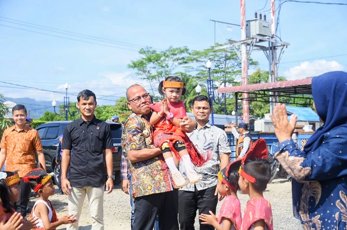 Pj Bupati Tapteng Bersama Dinas Pendidikan Berikan Makan Tambahan Untuk Anak-Anak di 96 PAUD.