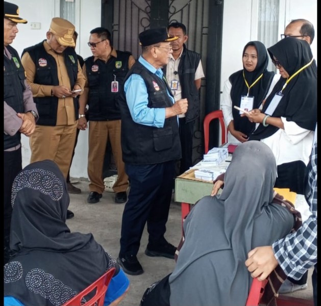 Tinjau Pilpeng Serentak 2026 di Bagan Jawa, Bupati Rohil Minta Partisipasi Warga Memberikan Hak Suara