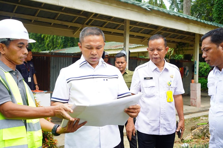 Gubri Tinjau Pembangunan RKB dan Asrama SMAN Plus, Investasi Besar untuk Masa Depan Pendidikan Riau