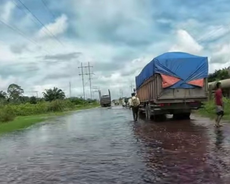 Banjir Simpang Obor Siak Berstatus Jalan Nasional, Warga Mengungsi