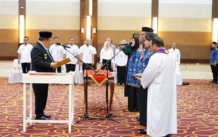 301 PNS Pemprov Riau Diambil Sumpah, SF Hariyanto Tekankan Integritas dan Profesionalisme