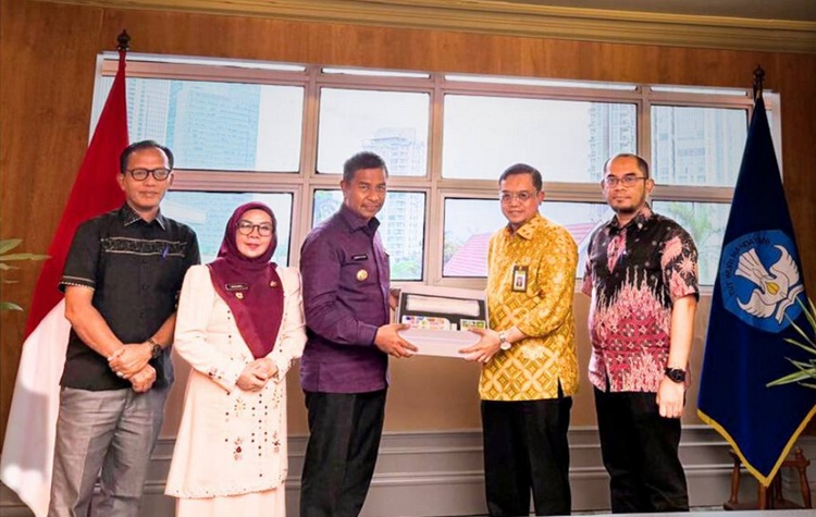 Pemkab Kampar Kejar Dukungan APBN Revitalisasi 350 Sekolah, Bupati dan Wakilnya Antar Langsung Proposal