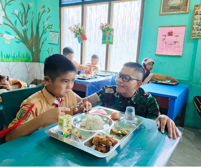 Dukung Pemerintah, Korem 031/Wira Bima Laksanakan Program Makan Bergizi Gratis di SD dan TK Kartika