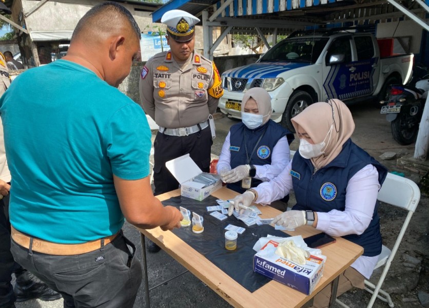 30 Pengemudi  Angkutan di Tes Urine pada  OPS Zebra LK 2025 Polres Pelalawan