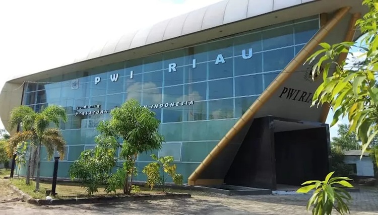PWI Riau Pecat Permanen Anggota Pemakai Ijazah Palsu