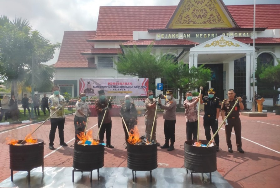 Kejari Bengkalis Musnahkan Barang Bukti 110 Perkara, Tegaskan Komitmen Penegakan Hukum