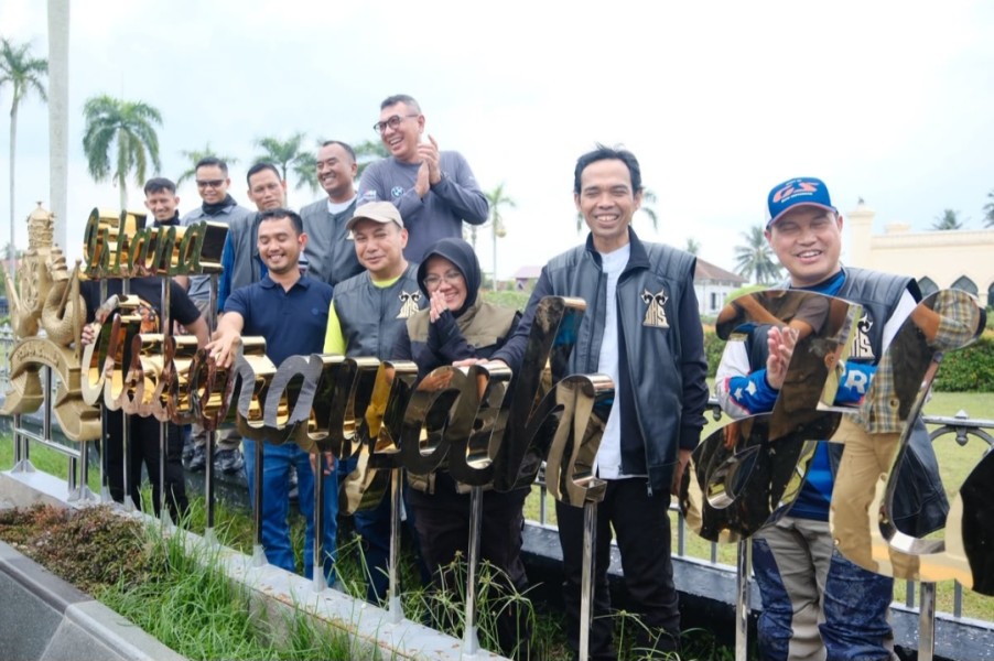 Afni Dampingi UAS, Kapolda dan Pangdam Touring Jelajahi Sejarah Siak