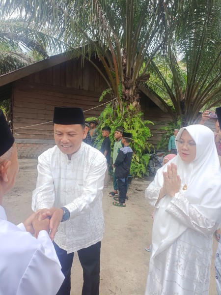 Kunker dan Sholat Idul Ada di Tasik Betung, Dr Afni Z : Tasik Betung mendorong Saya Maju Jadi Bupati
