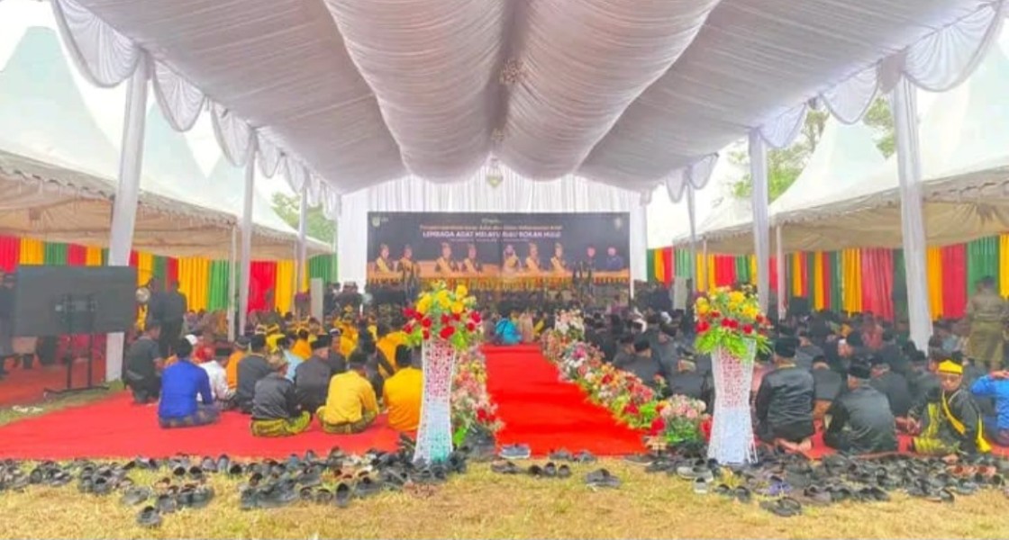 LAM Rokan Hulu Tabalkan Gelar Adat untuk Anton dan Syafaruddin Poti
