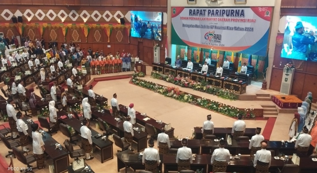 Para Gubernur Riau Yang Menghadiri Paripurna DPRD  HUT Riau ke-67