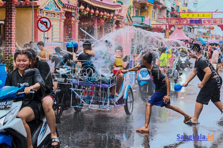 Festival Perang Air Meranti Masuk KEN 2026, Tradisi Imlek Riau Mendunia