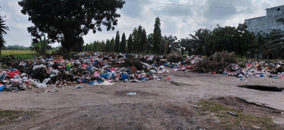 Komplek Perkantoran Batu Enam Bagansiapiapi Berubah Jadi TPA Sampah