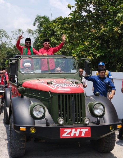 Disupiri Tokoh Masyarakat, Zukri-Tamrin  Diantar 6000 Masyarakat Pelalawan Mendaftar ke KPU