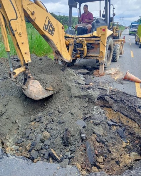 Respon Cepat Bupati Afni Tangani Jalan Rusak dan Banjir